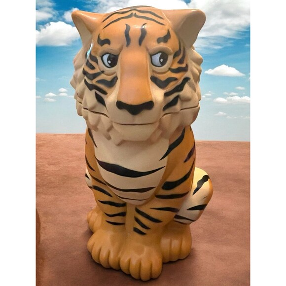 Ringling Bros Barnum and Bailey Circus Plastic Collectible Tiger Souvenir Cup - Picture 1 of 8